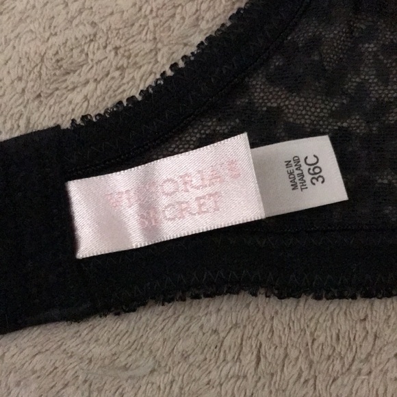 Victoria’s Secret 36C Black push up padded bra with floral detail 💕 - Picture 4 of 7